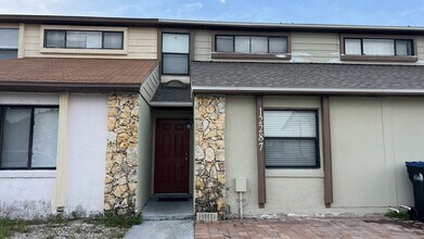 Building Photo - 12287 Fox Hound Ln