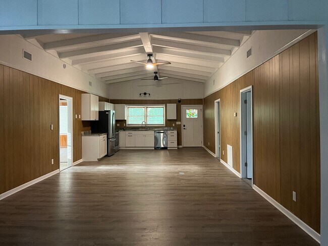 Foto del edificio - Spacious 4 Bedroom 2 bath home in Pawley's...