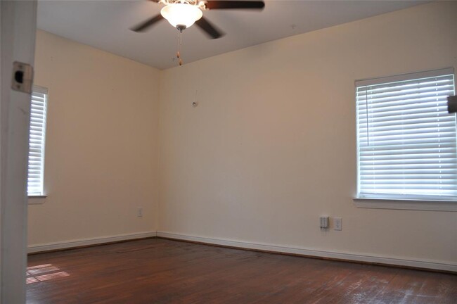 Building Photo - 5809 Beechnut St