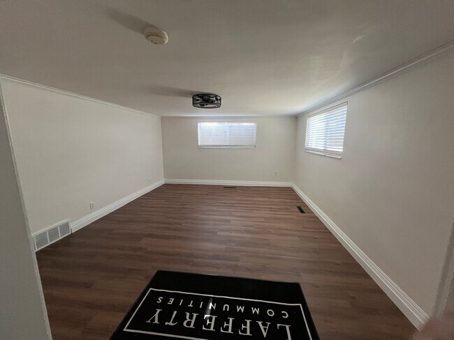 Building Photo - 333 N 450 E