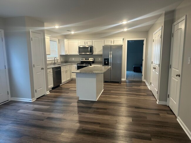 Building Photo - 2040 Dolly Dr