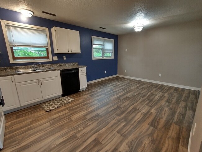 Building Photo - 413 West Fargo
