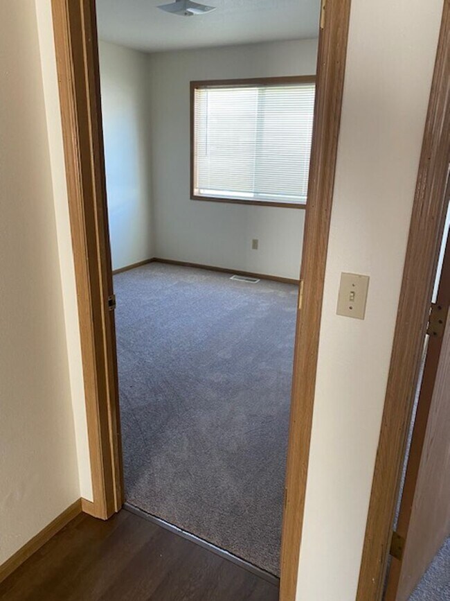 Building Photo - 2 Bedroom 1 Bath 4 Plex
