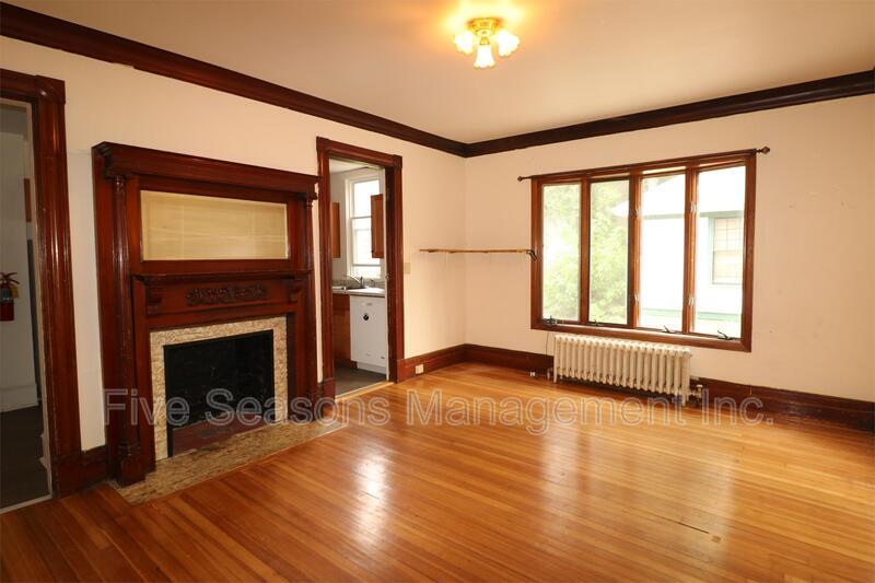 Foto principal - 122 Buell St