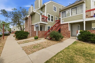 Building Photo - Spacious 1-Bedroom Condo in Aurora with Community Amenities
