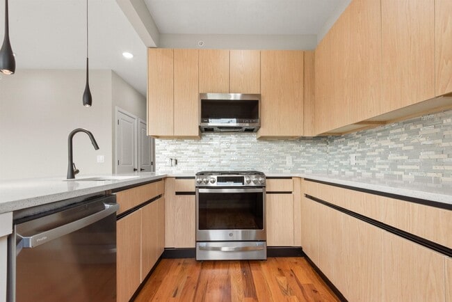 Foto del edificio - 108 Fleming Ave