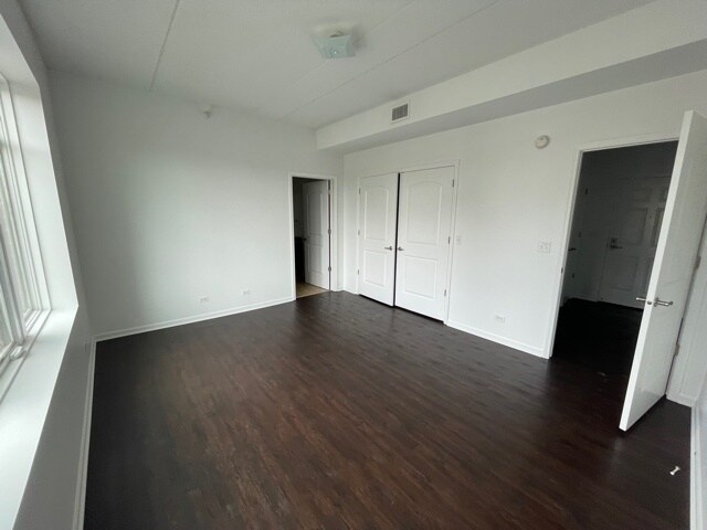 Foto del edificio - 755 N Diamond Lake Rd