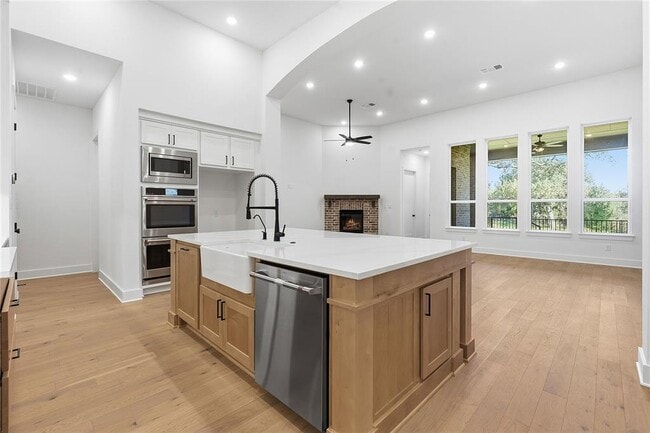 Building Photo - 394 Leaning Rock Rdg