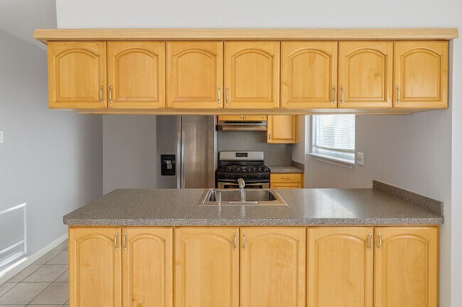 Foto del edificio - Spacious 4BR Home with Garage in Northeast Philadelphia