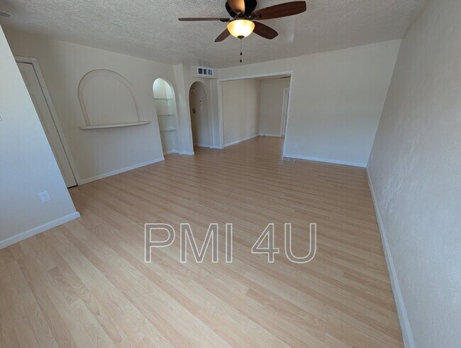 Foto del edificio - 4225 Penelope Pl NE