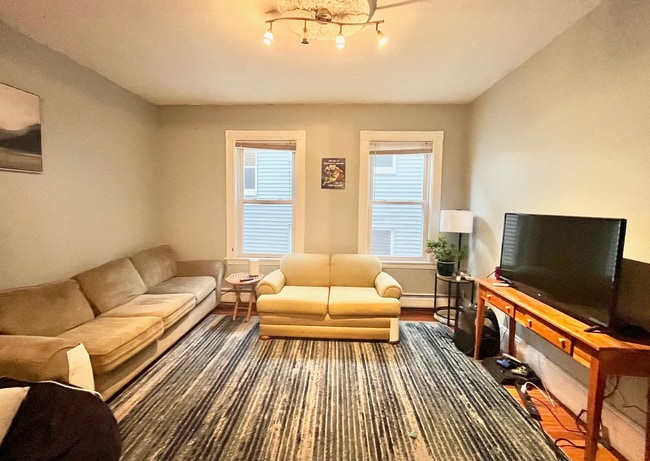 Foto del edificio - 12 Bucknam St