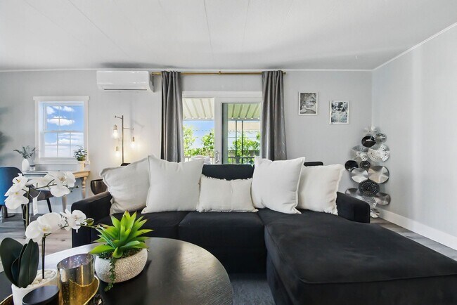 Foto del edificio - Highly Desirable Double Wide 55+ Home in R...