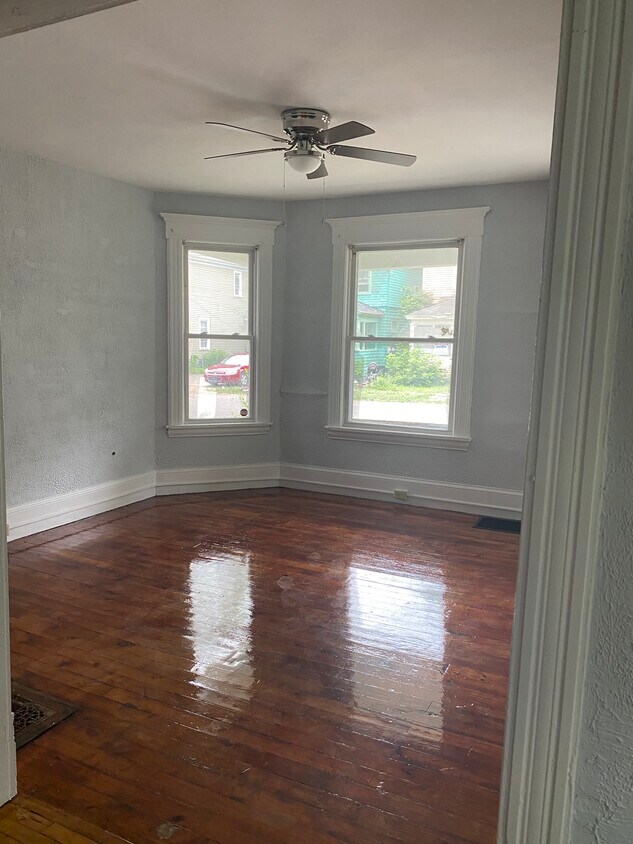 Livingroom - 313 W Pleasant Ave