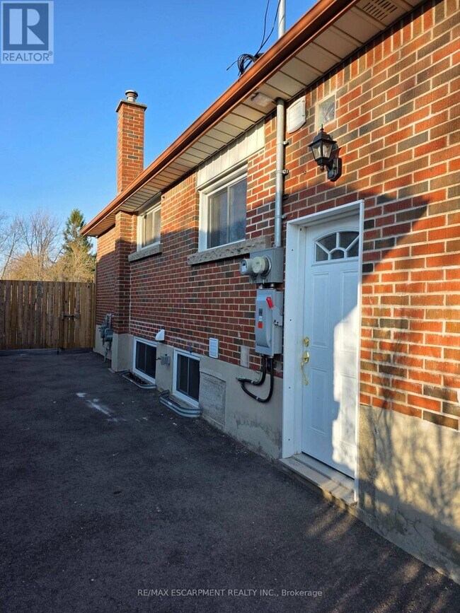 Building Photo - 62 Richwill Rd