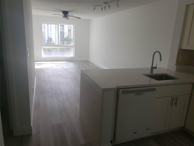 Foto del edificio - 2216 N Cypress Bend Dr