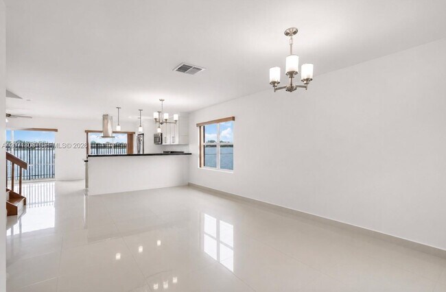 Building Photo - 2561 W 60th Pl