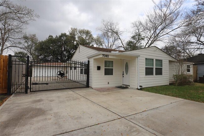 Building Photo - 7341 Oak Hl
