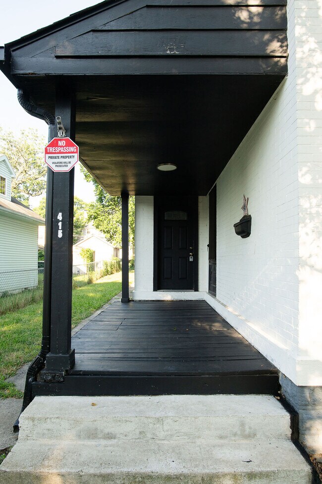 Foto del edificio - 415 Brightwood Ave