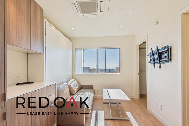 Building Photo - ~2 Weeks FREE~ Co-Living at It's Finest! S...