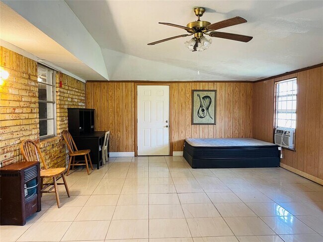 Building Photo - 9719 Fonville Dr