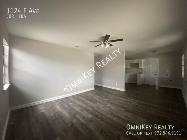 Building Photo - 1124 F Avenue