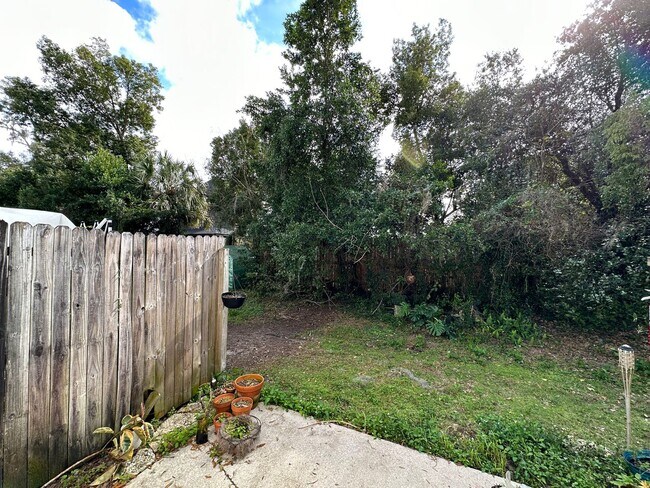 Foto del edificio - Oak Village - Beautiful 2 Bedroom, 1 Bathroom Townhome