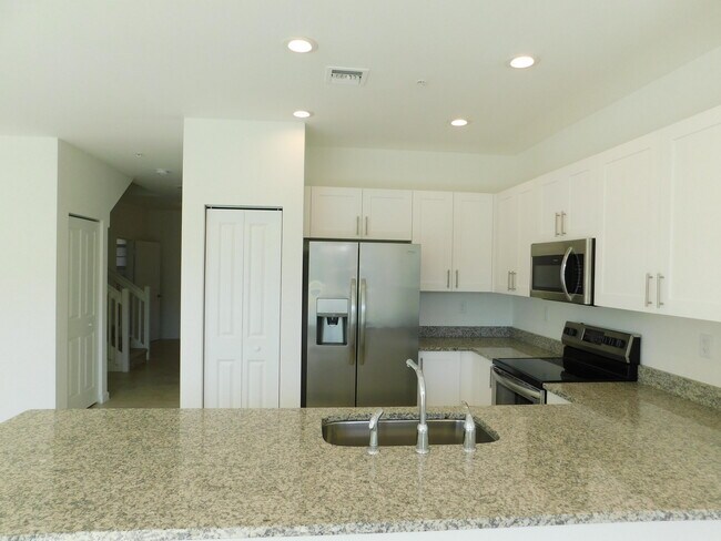 Building Photo - 6279 Portofino Cir