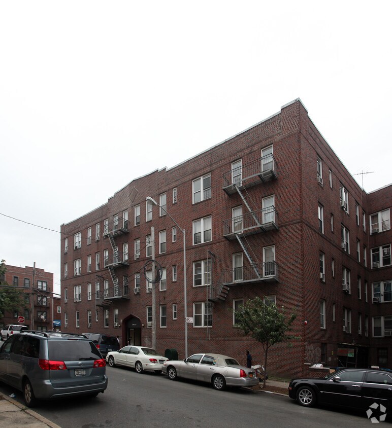 Building Photo - 41-38 67th St