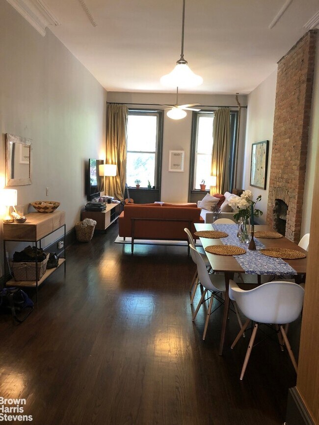 Building Photo - Amazing 3 BR 3 Bath in Carroll Gardens