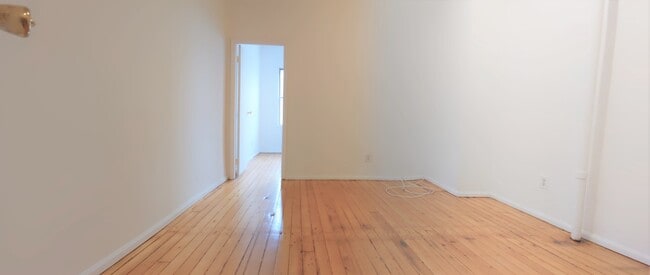 Building Photo - 134 Frost St