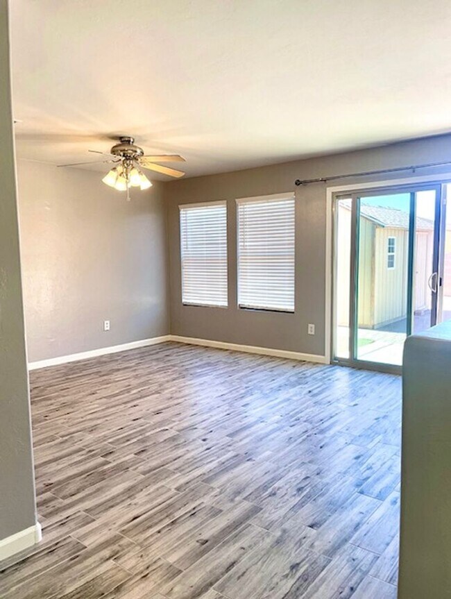 Foto del edificio - UPCOMING!! 3 Bedroom 2.5 Bathroom