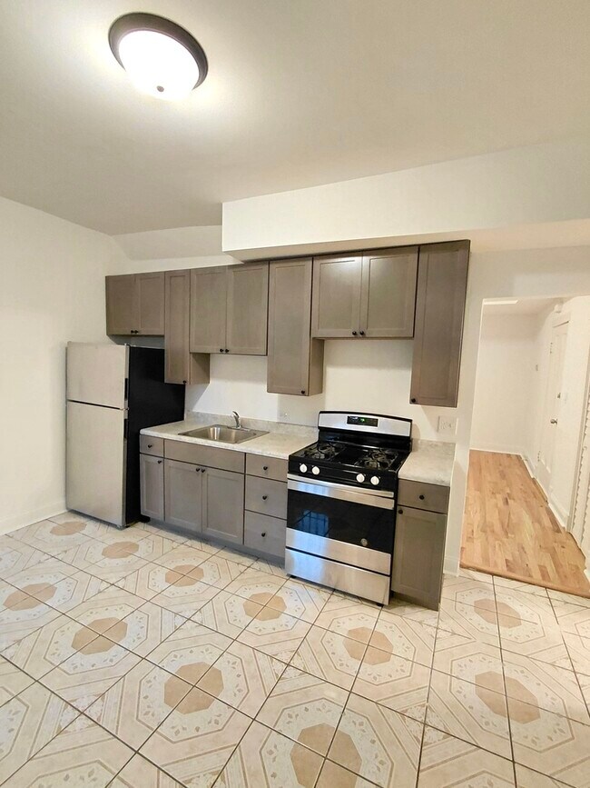 Foto del edificio - 1255 N Harding Ave