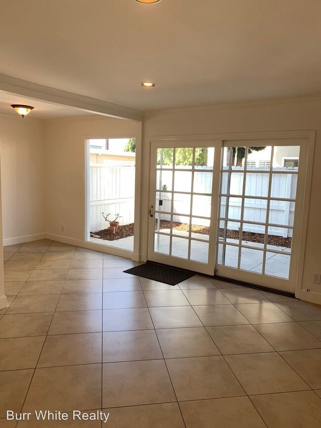 Building Photo - 1741 Tustin Ave