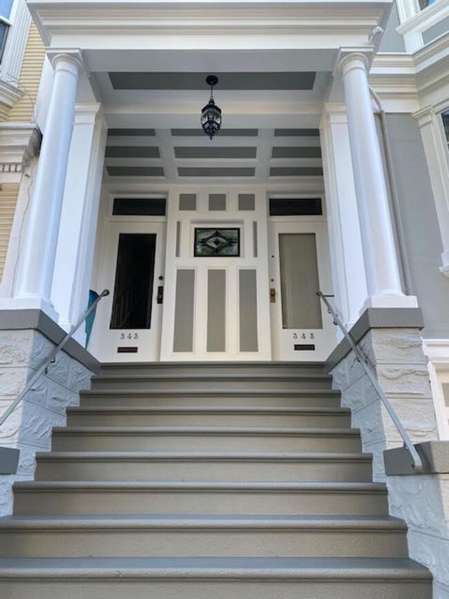 Building Photo - 2BR PLUS /1BA Prime Potrero Flat w/Private...