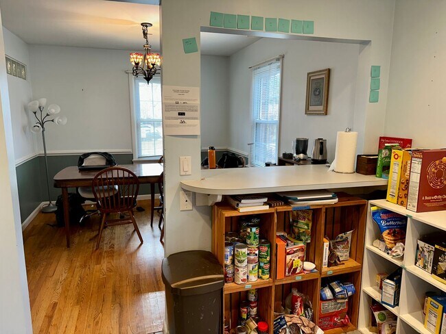 Foto del edificio - Spacious Corner Town Home With Large Yard