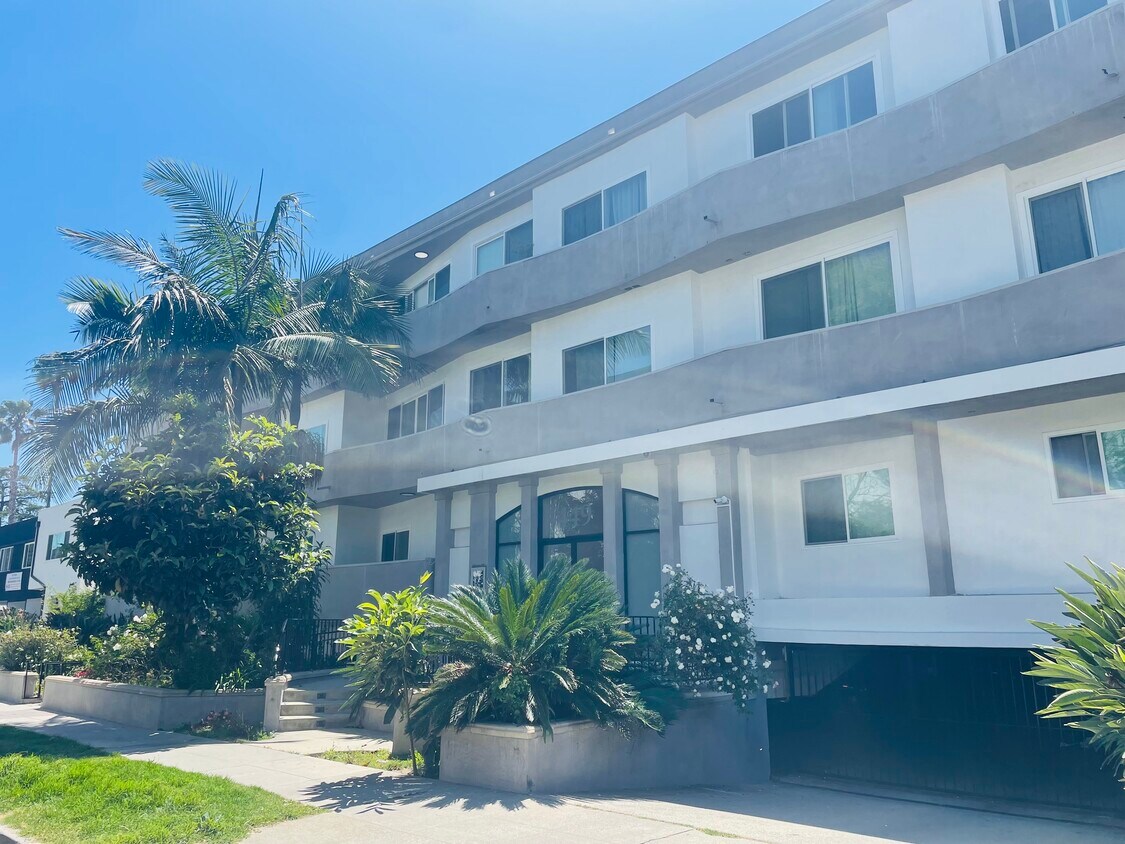 449 Le Doux Rd, Beverly Hills, CA 90211 Condo for Rent in Beverly