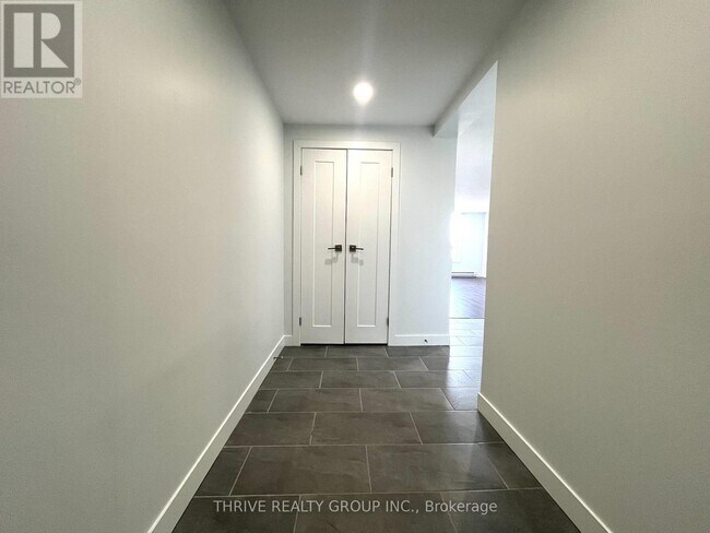 Photo du bâtiment - 1288 Commissioners Rd W