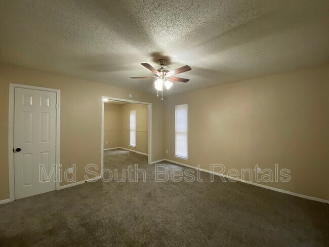Building Photo - 4461 Tarleton Dr