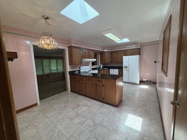 Foto del edificio - 926 Laurelwood Rd