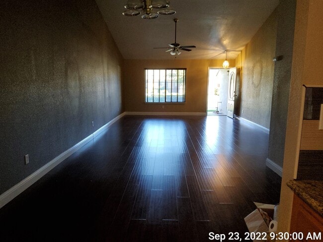 Building Photo - 1052 Courtyard Dr