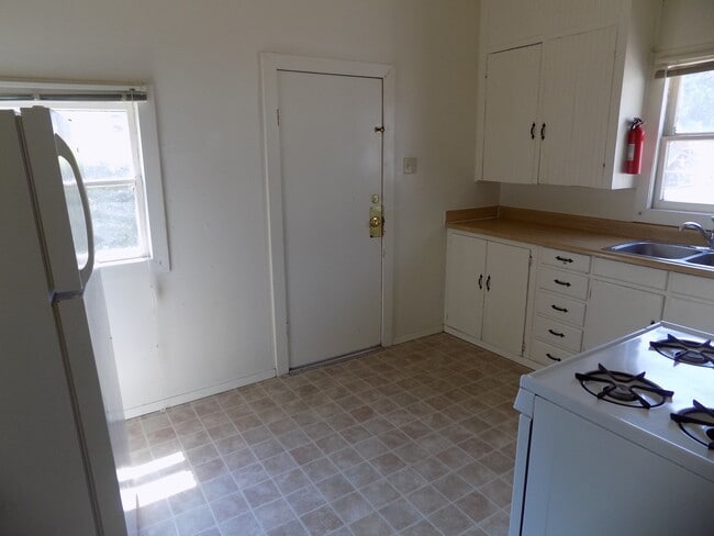 Foto del edificio - 735-745 Grand Ave