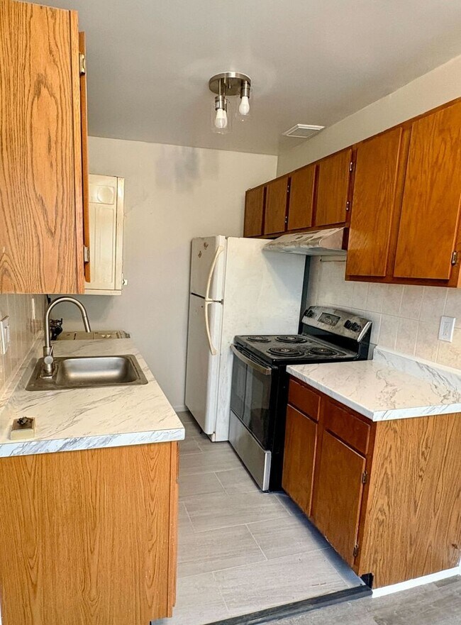 Building Photo - 3425 5th St SE Building Photo - 3425 5th St SE