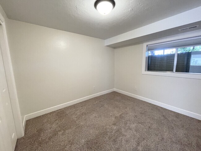Building Photo - 1354 Jordan Hills Dr
