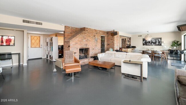 Foto del edificio - 5526 Camelback Canyon Dr