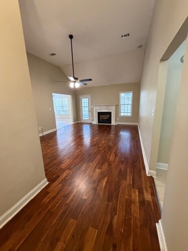 Foto del edificio - Charming Bonaire Home with Workshop, Privacy Fence & Spacious Layout!