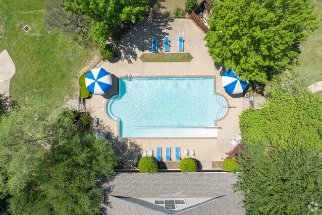 Swimming Pool with walk-in ramp - Grand Reserve - Senior Community