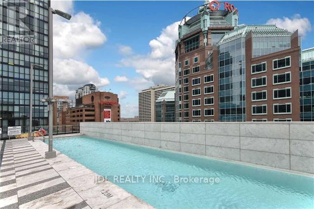 Building Photo - 101 Charles St E