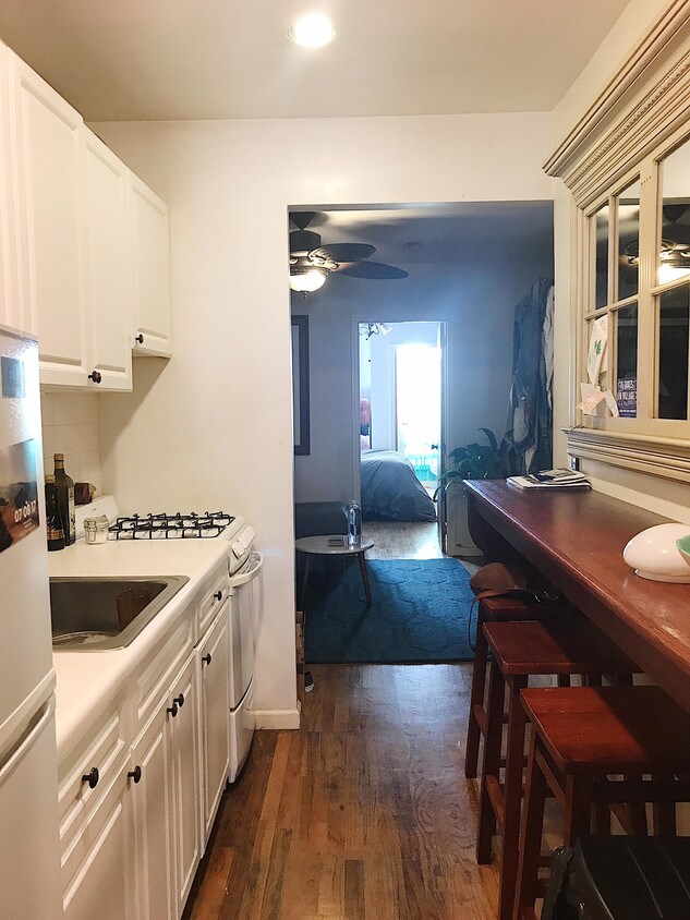 Primary Photo - 1576 3rd Ave