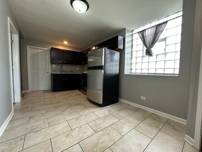 Foto del edificio - 2301 N Lockwood Ave