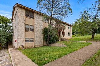 Building Photo - 906 N LBJ Dr